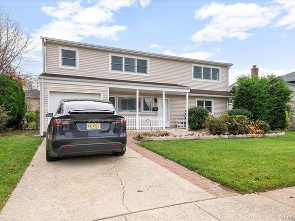 962 Washington Street, Baldwin NY 11510