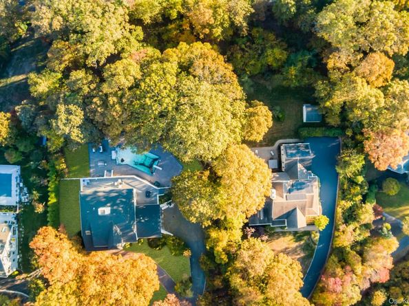 19 Bay Woods Drive, Hampton Bays NY 11946