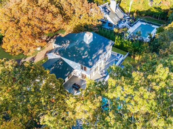 19 Bay Woods Drive, Hampton Bays NY 11946