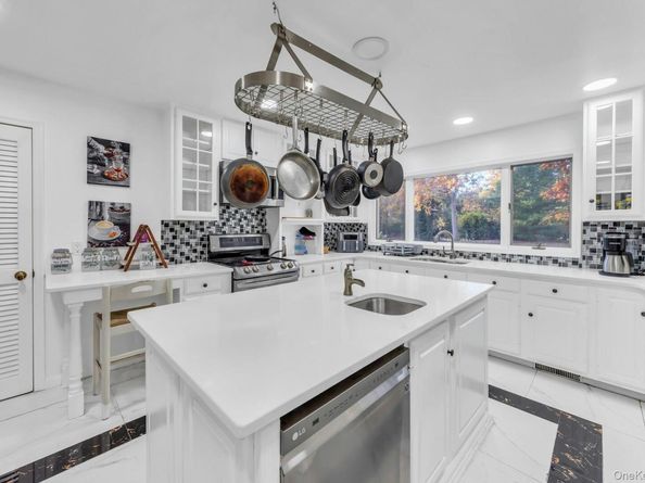 19 Bay Woods Drive, Hampton Bays NY 11946