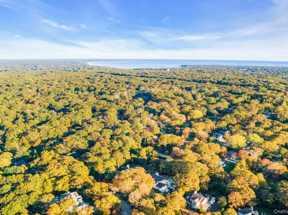 19 Bay Woods Drive, Hampton Bays NY 11946