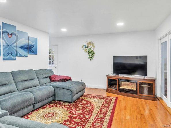 19 Bay Woods Drive, Hampton Bays NY 11946