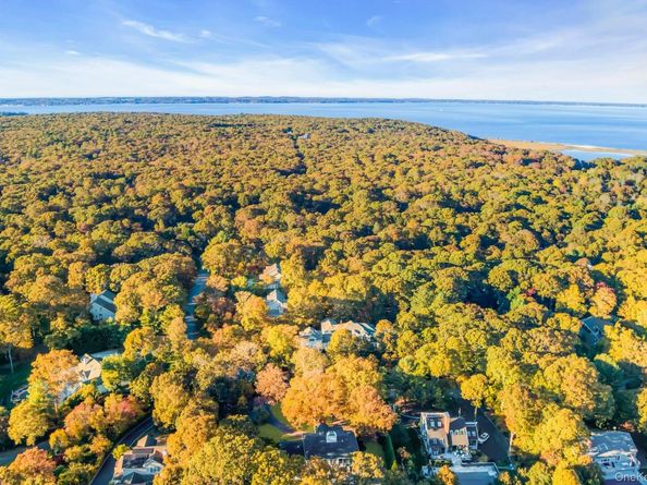 19 Bay Woods Drive, Hampton Bays NY 11946