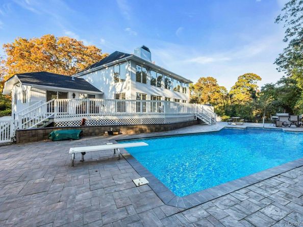 19 Bay Woods Drive, Hampton Bays NY 11946