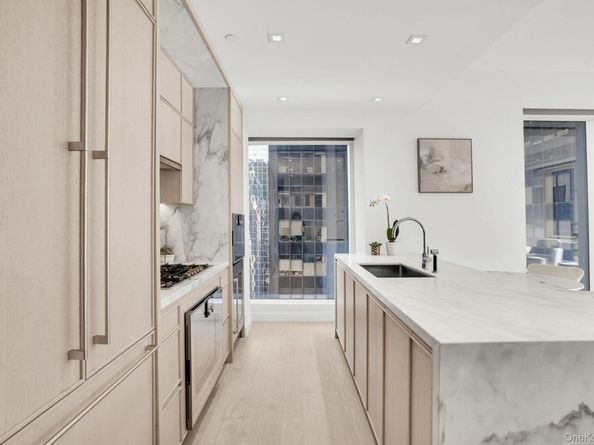 138 E 50th Street 26C, New York (Manhattan) NY 10022