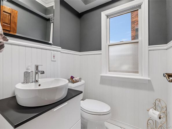 1041 N 4th Street, New Hyde Park NY 11040