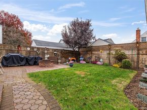 1041 N 4th Street, New Hyde Park NY 11040