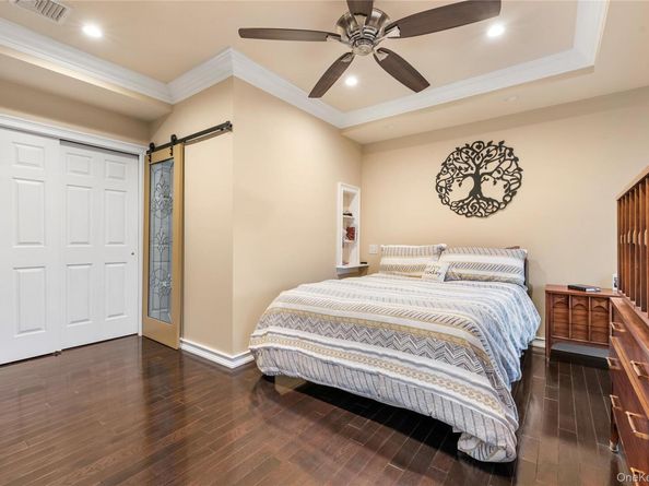 1041 N 4th Street, New Hyde Park NY 11040