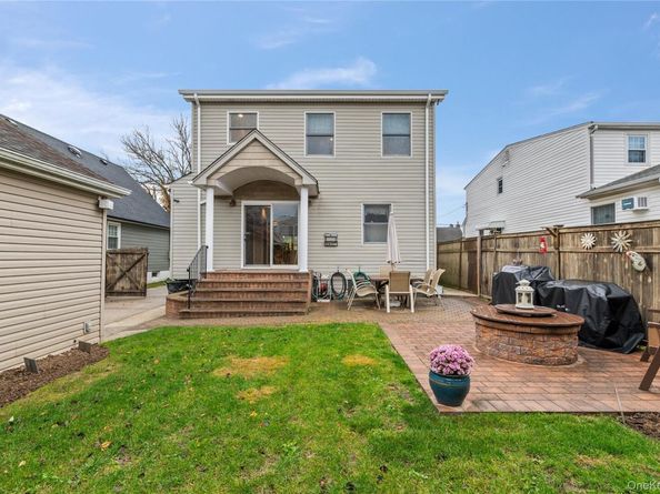 1041 N 4th Street, New Hyde Park NY 11040