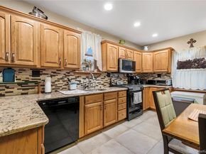 1041 N 4th Street, New Hyde Park NY 11040