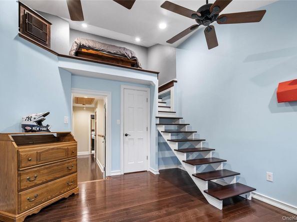 1041 N 4th Street, New Hyde Park NY 11040