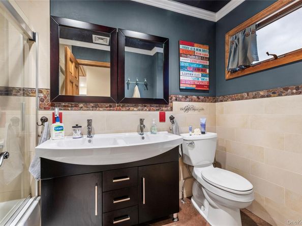 1041 N 4th Street, New Hyde Park NY 11040