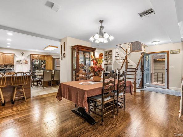 1041 N 4th Street, New Hyde Park NY 11040