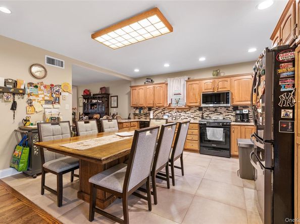 1041 N 4th Street, New Hyde Park NY 11040