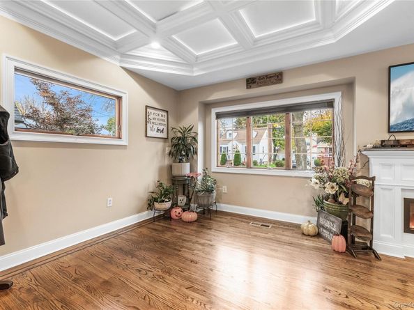 1041 N 4th Street, New Hyde Park NY 11040