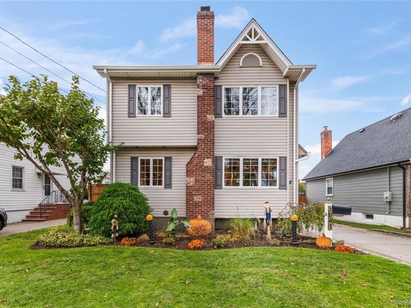 1041 N 4th Street, New Hyde Park NY 11040