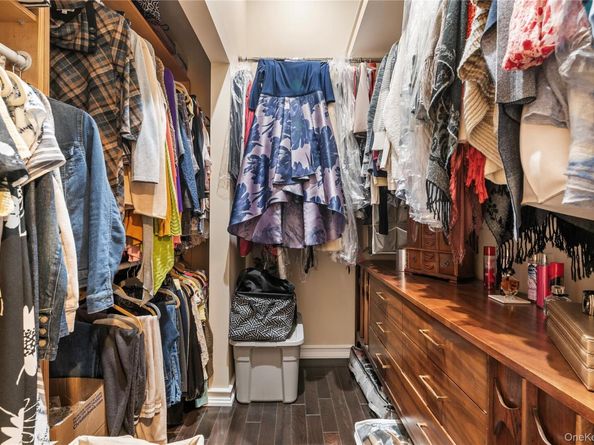 1041 N 4th Street, New Hyde Park NY 11040