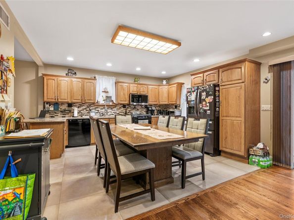 1041 N 4th Street, New Hyde Park NY 11040