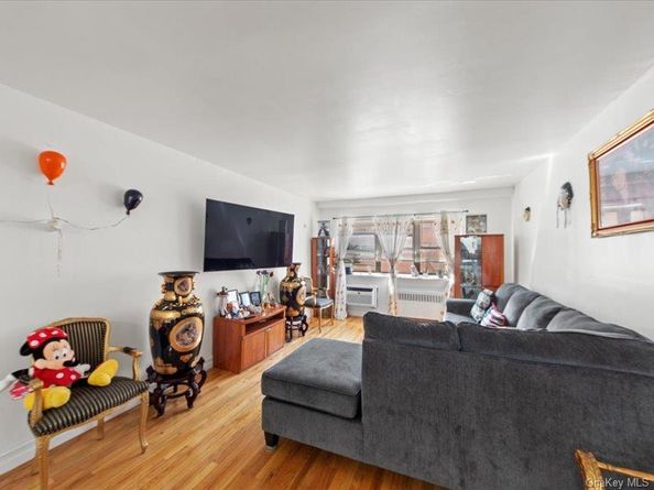 1910 S Pelham Parkway S 3G, Bronx NY 10461