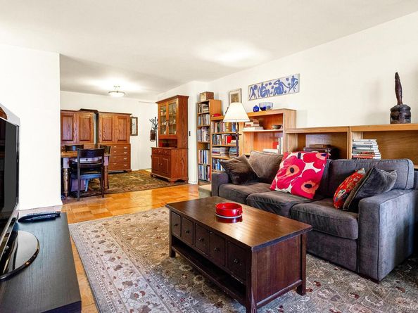 70-25 Yellowstone Boulevard 4D, Forest Hills NY 11375