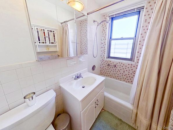 70-25 Yellowstone Boulevard 4D, Forest Hills NY 11375