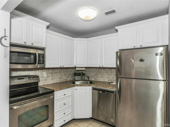 650 Newbridge Road 9, East Meadow NY 11554