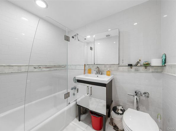 215 E 77TH Street 4D, New York (Manhattan) NY 10075