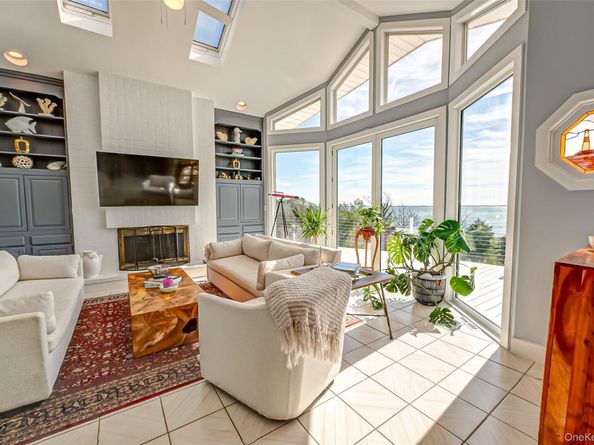 321 E Montauk Highway, Hampton Bays NY 11946