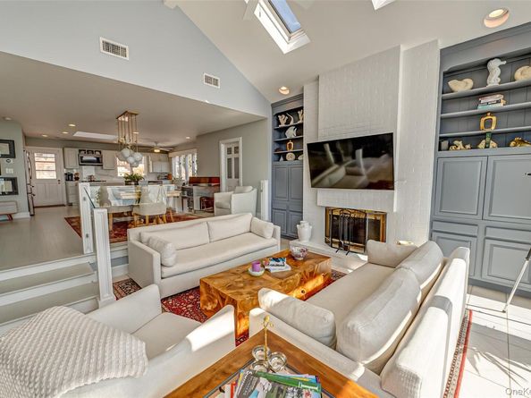 321 E Montauk Highway, Hampton Bays NY 11946