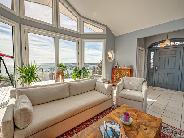 321 E Montauk Highway, Hampton Bays NY 11946