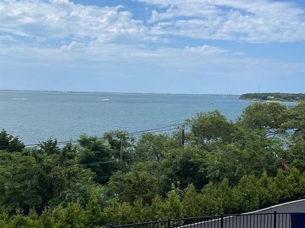 321 E Montauk Highway, Hampton Bays NY 11946
