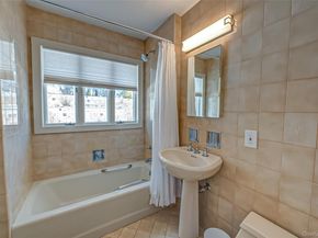 321 E Montauk Highway, Hampton Bays NY 11946