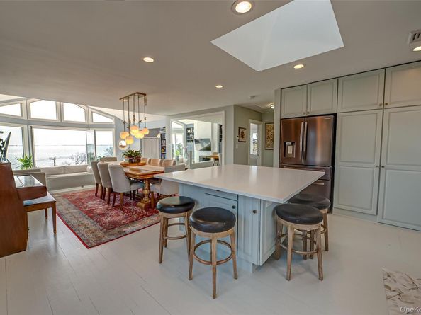 321 E Montauk Highway, Hampton Bays NY 11946