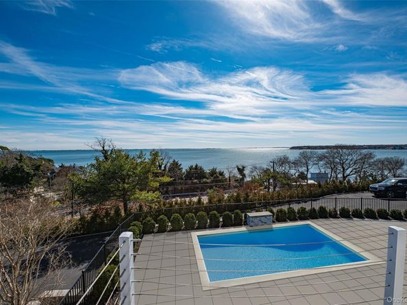 321 E Montauk Highway, Hampton Bays NY 11946