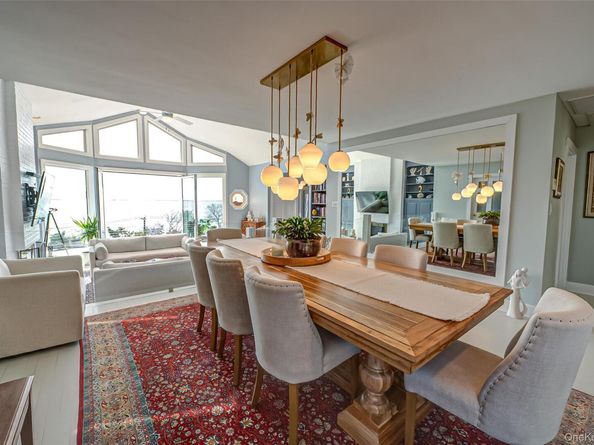 321 E Montauk Highway, Hampton Bays NY 11946