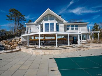 321 E Montauk Highway