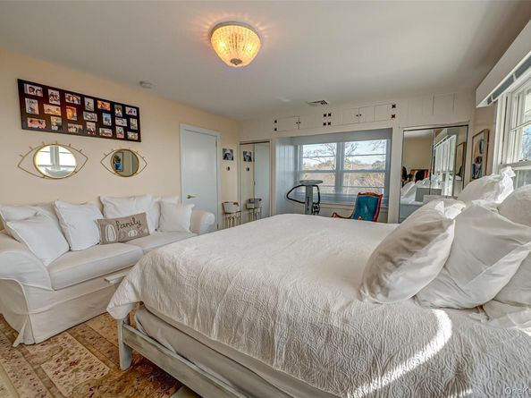 321 E Montauk Highway, Hampton Bays NY 11946