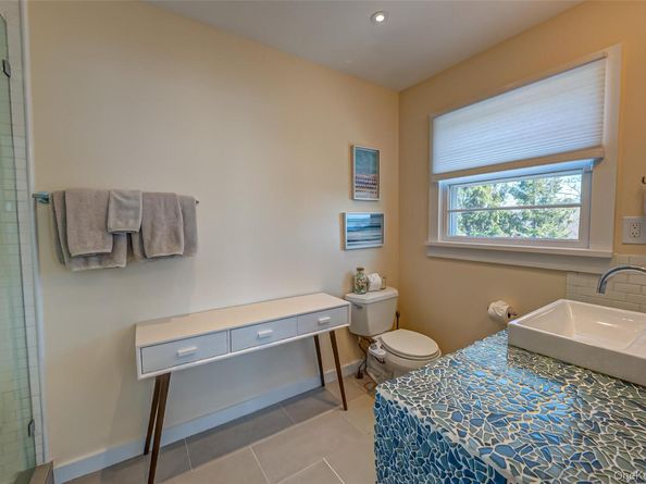 321 E Montauk Highway, Hampton Bays NY 11946