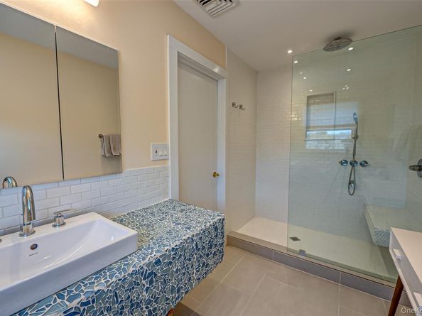 321 E Montauk Highway, Hampton Bays NY 11946