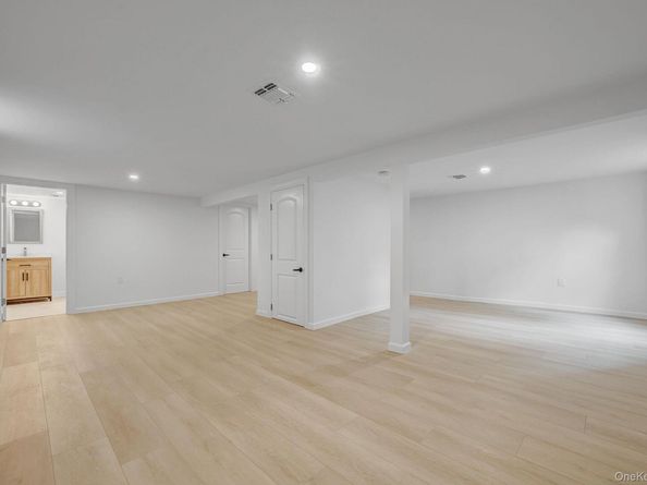 215 W Marie Street, Hicksville NY 11801