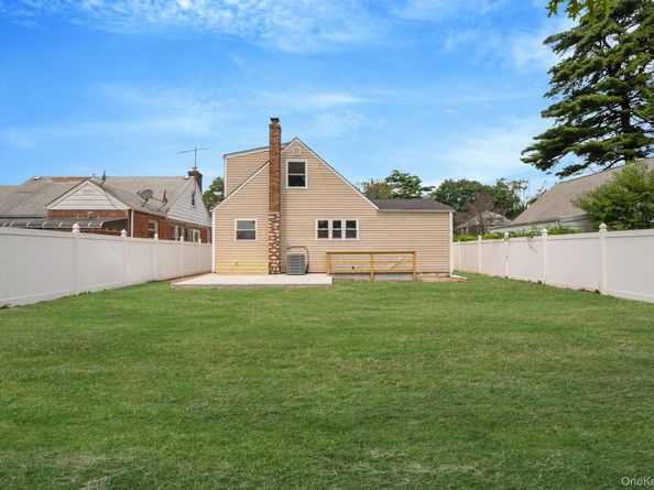 215 W Marie Street, Hicksville NY 11801