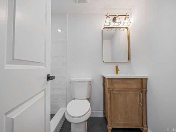 215 W Marie Street, Hicksville NY 11801