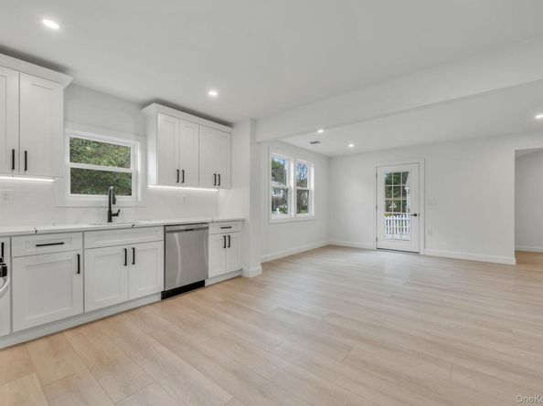 215 W Marie Street, Hicksville NY 11801