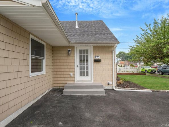 215 W Marie Street, Hicksville NY 11801