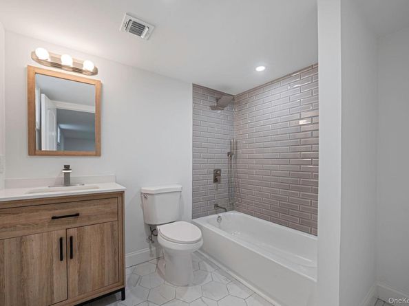 215 W Marie Street, Hicksville NY 11801