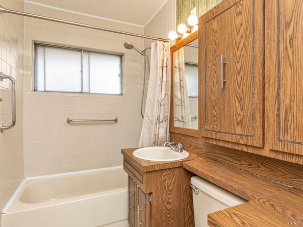 25 March Lane, Westbury NY 11590