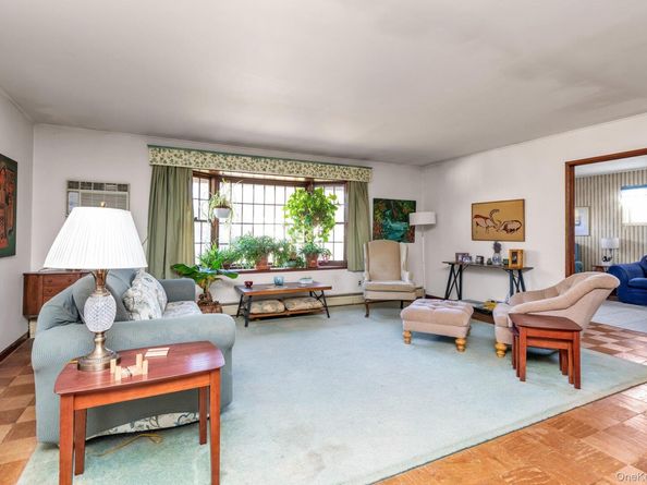 25 March Lane, Westbury NY 11590