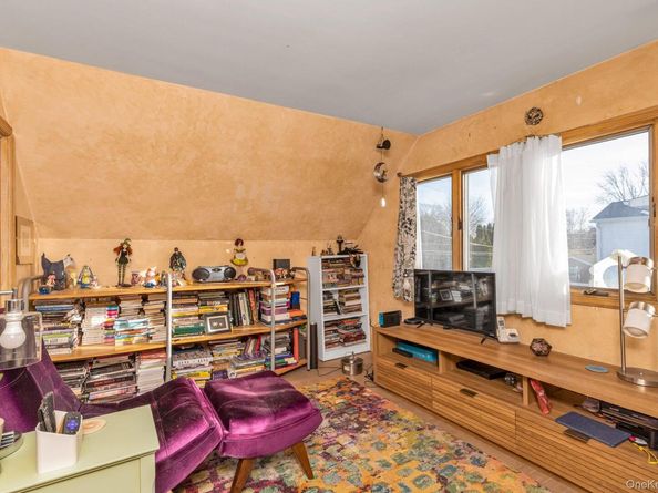 25 March Lane, Westbury NY 11590