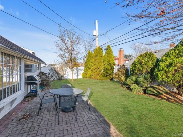 25 March Lane, Westbury NY 11590