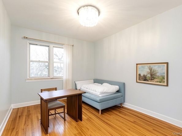 6-8 Wooleys Lane B34, Great Neck NY 11023